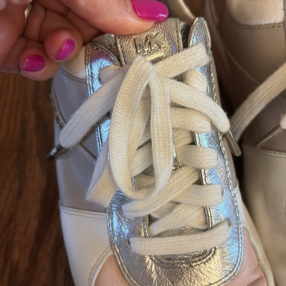 Michael Kors women’s Allie silver blush white lace up sneaker leather yoga 10 - Picture 4 of 12